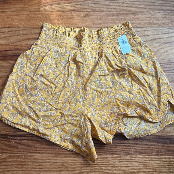 Old Navy High-Waisted Floral Sleep Shorts - Picture 2 of 9